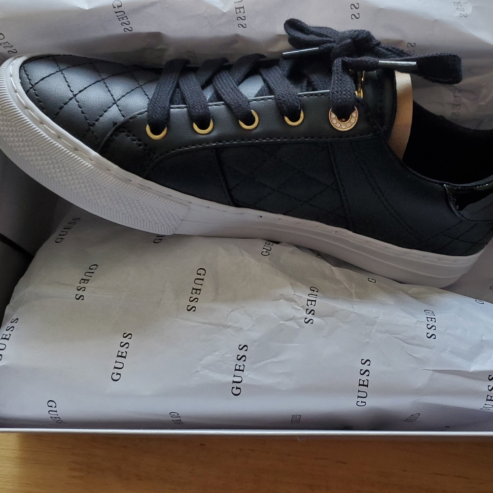 GUESS Womens Loven Sneaker Size 7M
